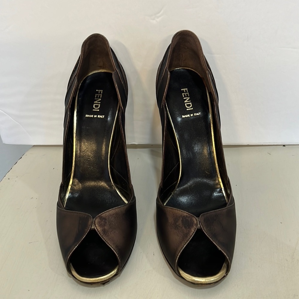 FENDI OPEN TOE PUMPS SZ 39.5 BRONZE TONES